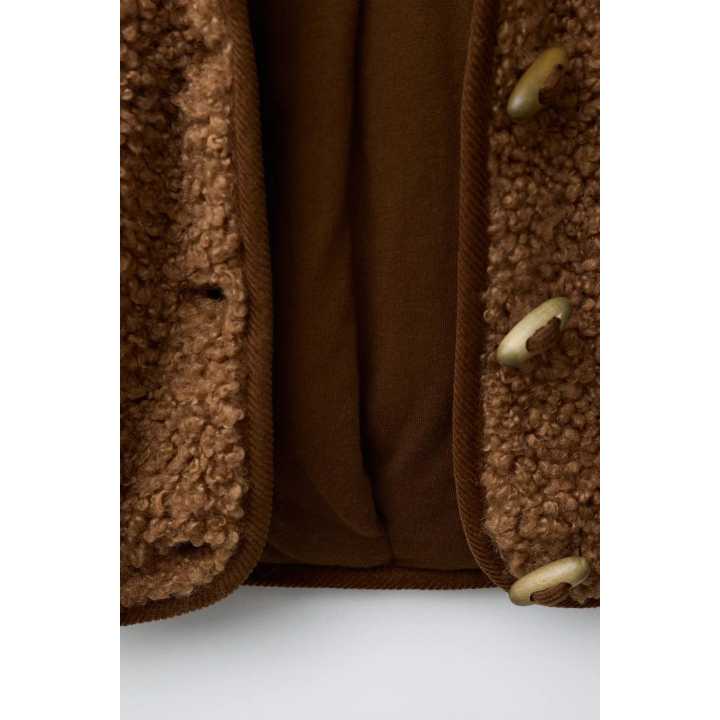 КУРТКА ИЗ ИСКУССТВЕННОЙ ОВЧИНЫ С НАВЕСНЫМИ ПЕТЛЯМИ