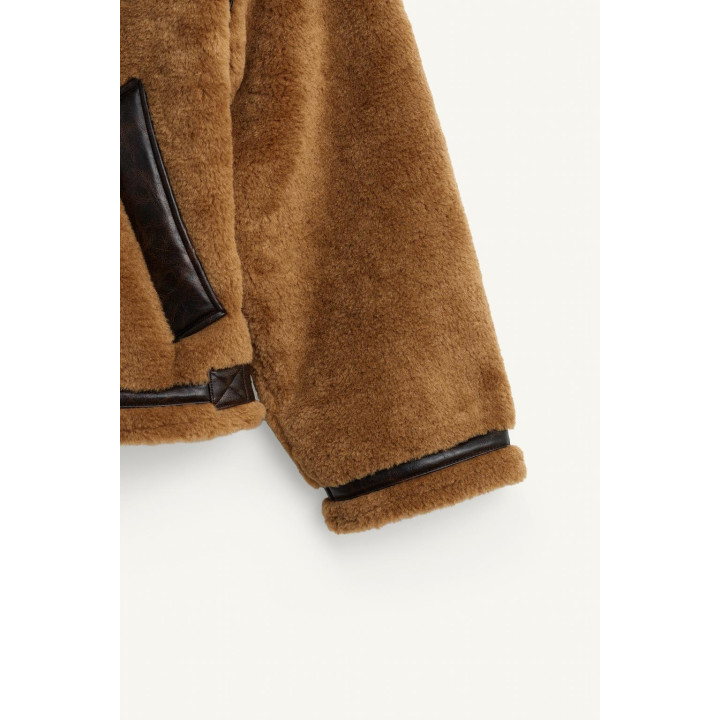 Куртка из экокожи и овчины с контрастными деталями limited edition