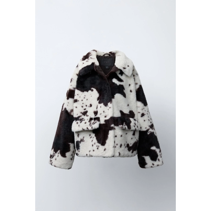 КУРТКА ИЗ ИСКУССТВЕННОГО МЕХА С КОРОВЬИМ ПРИНТОМ