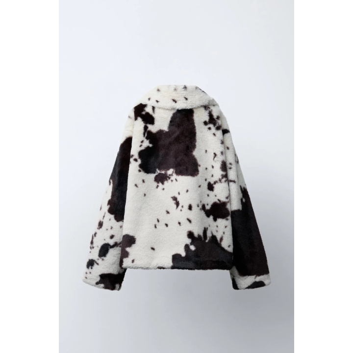 КУРТКА ИЗ ИСКУССТВЕННОГО МЕХА С КОРОВЬИМ ПРИНТОМ