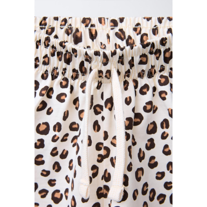 КОМПЛЕКТ ИЗ УКОРОЧЕННОЙ ФУТБОЛКИ И ШОРТ С ПРИНТОМ