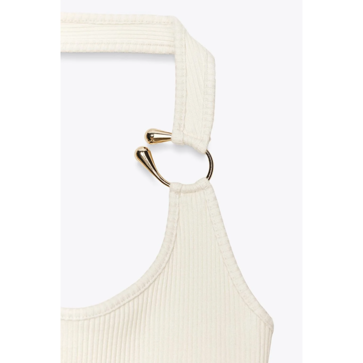 RIBBED TOP WITH METAL DETAIL