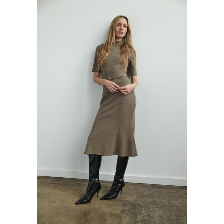 ПЛАТЬЕ ИЗ МЯГКОЙ ТКАНИ С РЕМНЕМ