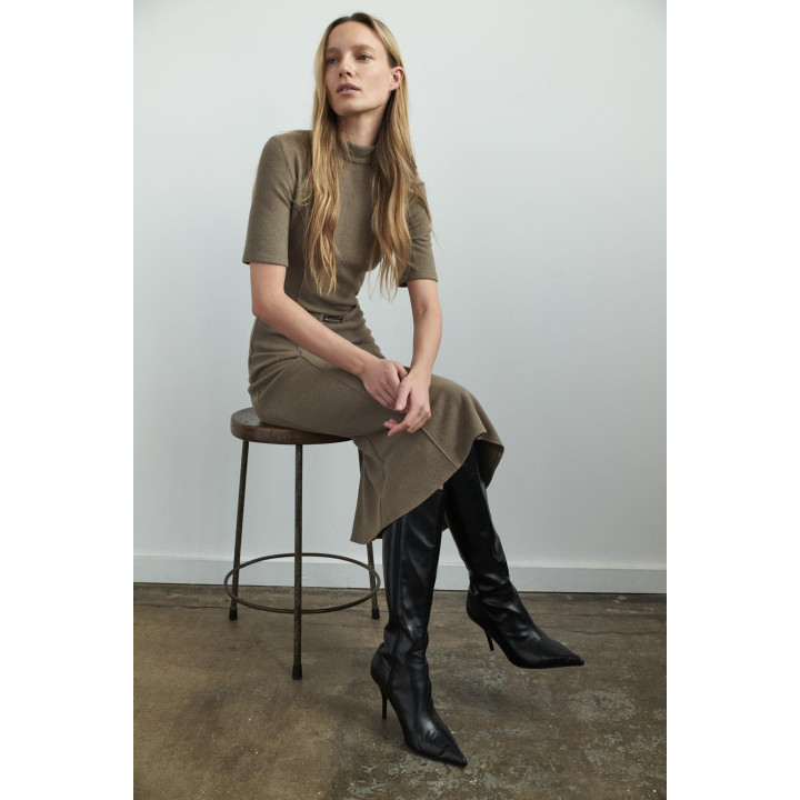 ПЛАТЬЕ ИЗ МЯГКОЙ ТКАНИ С РЕМНЕМ