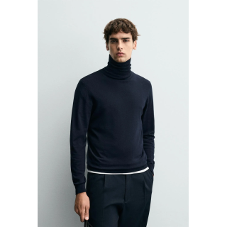 Основной свитер с высоким воротником