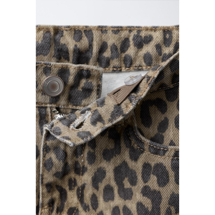 Джинсы широкие с животным принтом и звездами