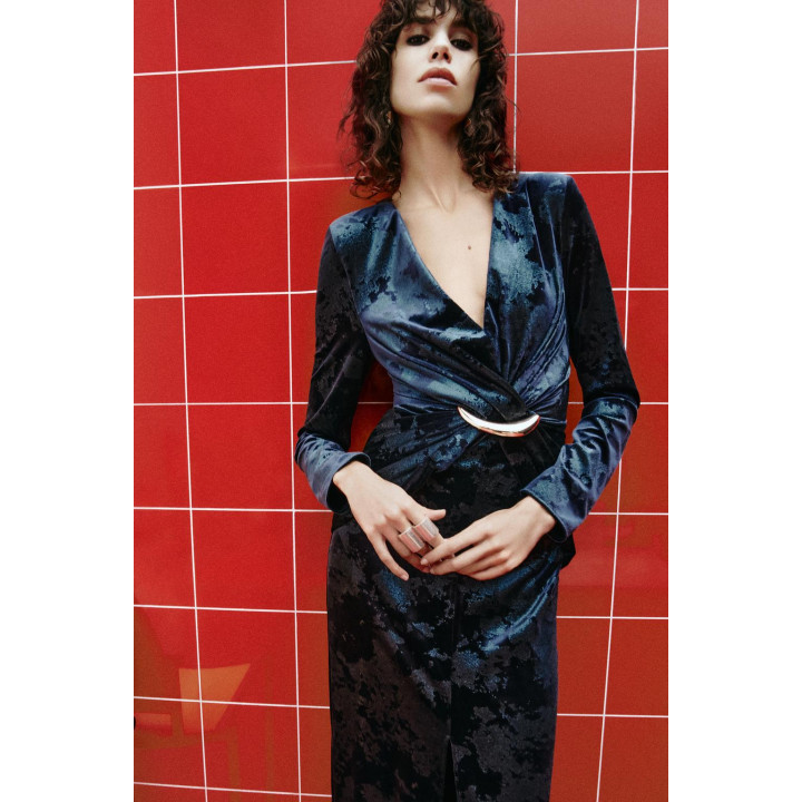 БАРХАТНОЕ ПЛАТЬЕ МИДИ С ФУРНИТУРОЙ