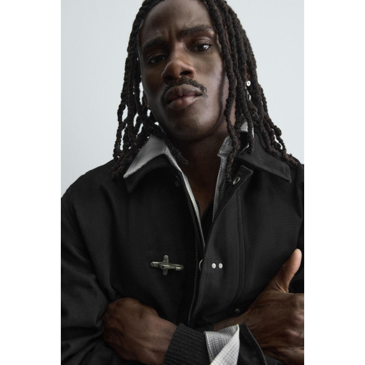 КУРТКА СВОБОДНОГО КРОЯ С НАВЕСНЫМИ ПЕТЛЯМИ