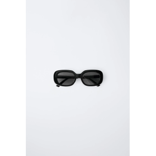 СОЛНЦЕЗАЩИТНЫЕ ОЧКИ В ПРЯМОУГОЛЬНОЙ КАУЧУКОВОЙ ОПРАВЕ