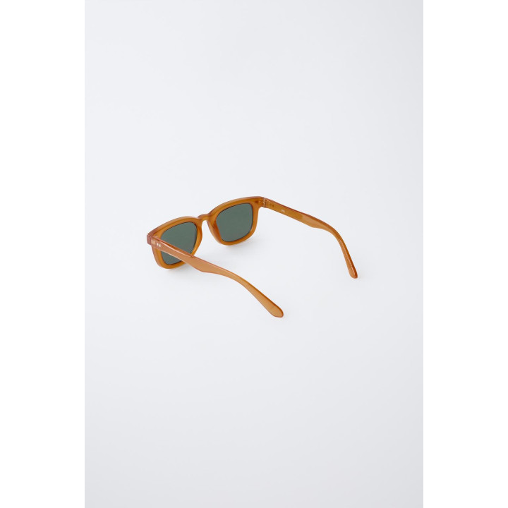 КВАДРАТНЫЕ СОЛНЦЕЗАЩИТНЫЕ ОЧКИ С ПОЛУПРОЗРАЧНОЙ ОПРАВОЙ