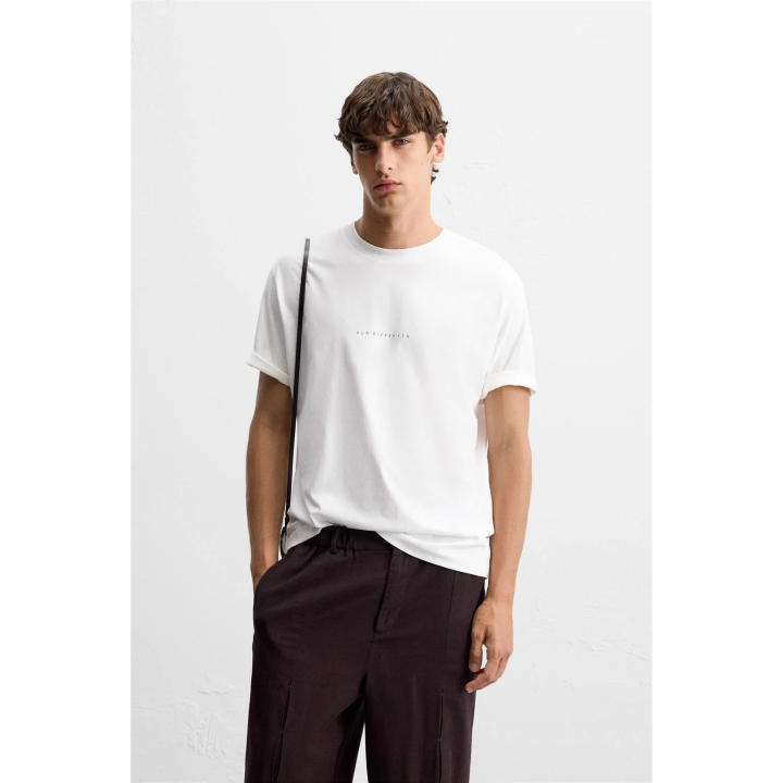 ФУТБОЛКА С КОНТРАСТНОЙ НАШИВКОЙ