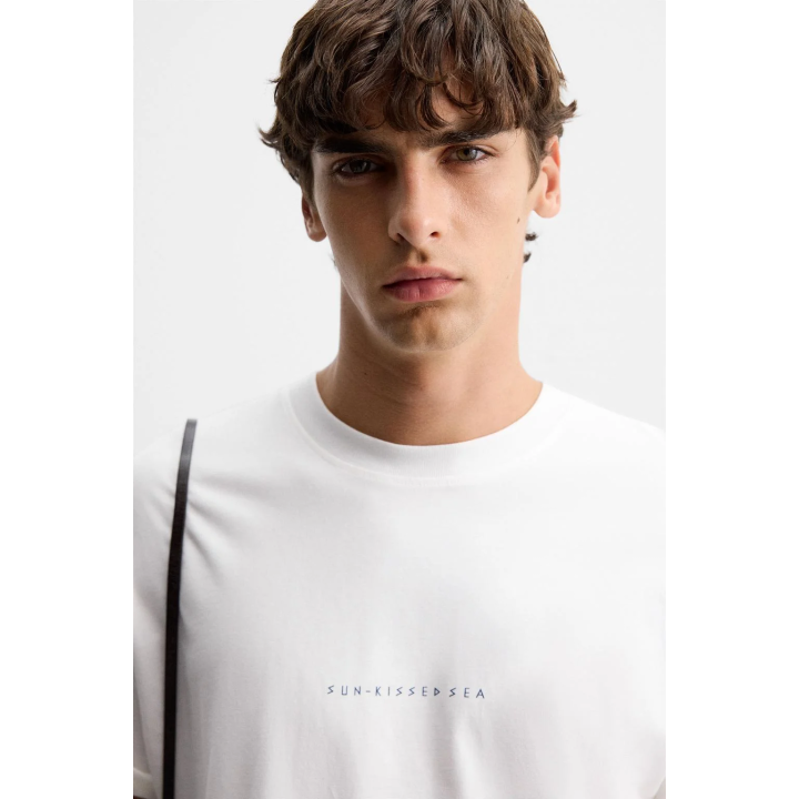 ФУТБОЛКА С КОНТРАСТНОЙ НАШИВКОЙ