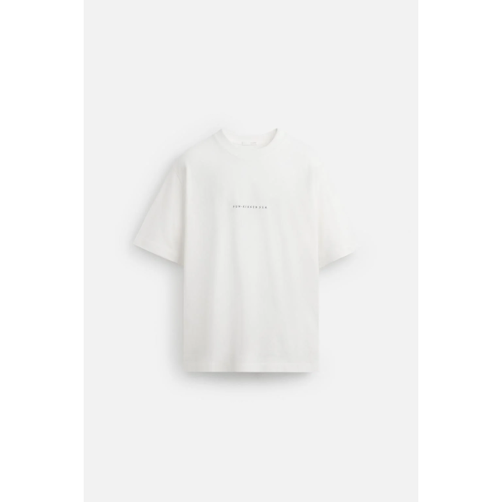 ФУТБОЛКА С КОНТРАСТНОЙ НАШИВКОЙ