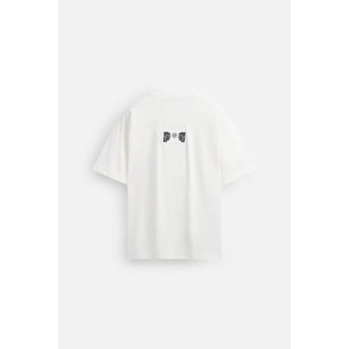 ФУТБОЛКА С КОНТРАСТНОЙ НАШИВКОЙ