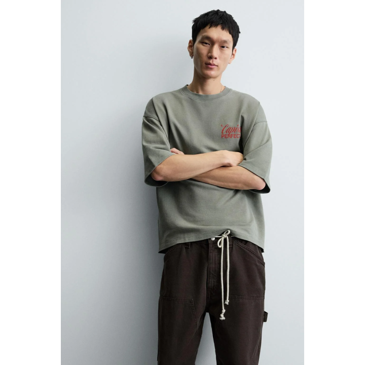 ТОЛСТОВКА С ЭФФЕКТОМ ПОТЕРТОСТИ И НАДПИСЯМИ