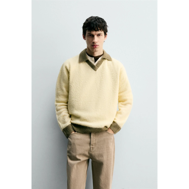 ПОЛО ИЗ ТРИКОТАЖА С КОНТРАСТНЫМИ ЭЛЕМЕНТАМИ И ШЕРСТЬЮ