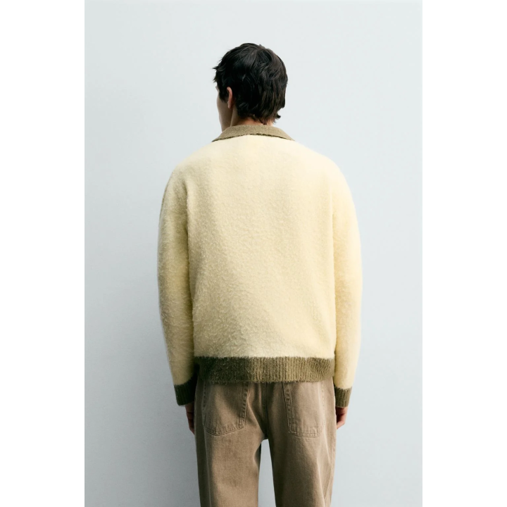 ПОЛО ИЗ ТРИКОТАЖА С КОНТРАСТНЫМИ ЭЛЕМЕНТАМИ И ШЕРСТЬЮ