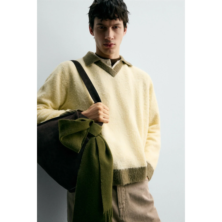 ПОЛО ИЗ ТРИКОТАЖА С КОНТРАСТНЫМИ ЭЛЕМЕНТАМИ И ШЕРСТЬЮ