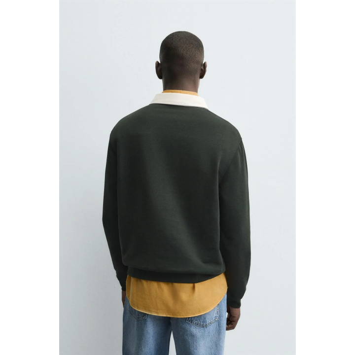 ТОЛСТОВКА-ПОЛО С КОНТРАСТНЫМ ВОРОТНИКОМ