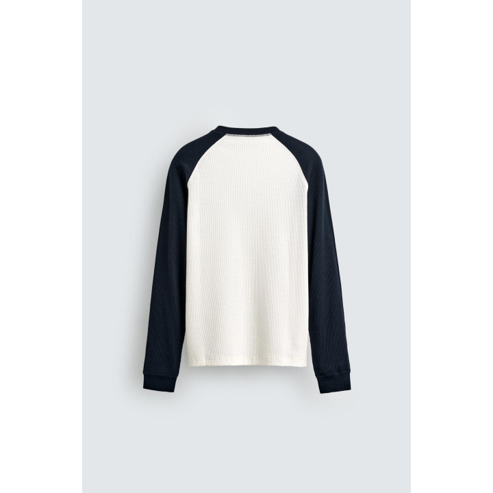 Футболка с цветовыми блоками и текстурой в виде квадратов