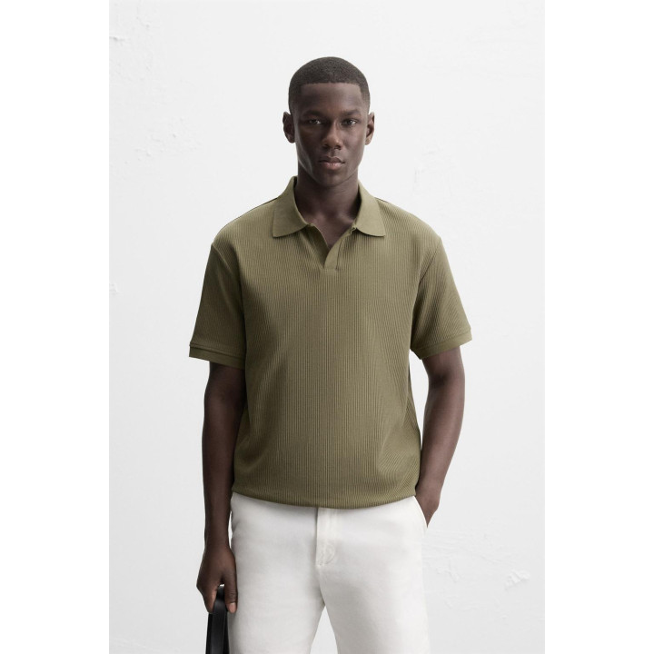 ПОЛО С ВЕРТИКАЛЬНЫМ РЕЛЬЕФНЫМ УЗОРОМ