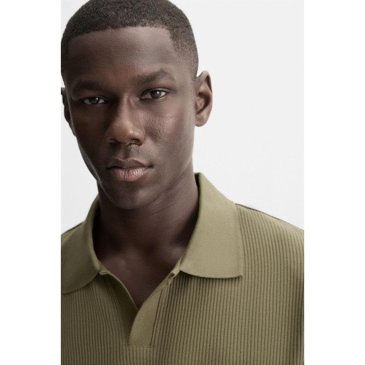 ПОЛО С ВЕРТИКАЛЬНЫМ РЕЛЬЕФНЫМ УЗОРОМ