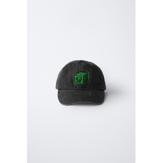 КЕПКА С ЭФФЕКТОМ ПОТЕРТОСТИ И ВЫШИВКОЙ MINECRAFT © MOJANG AB. ™