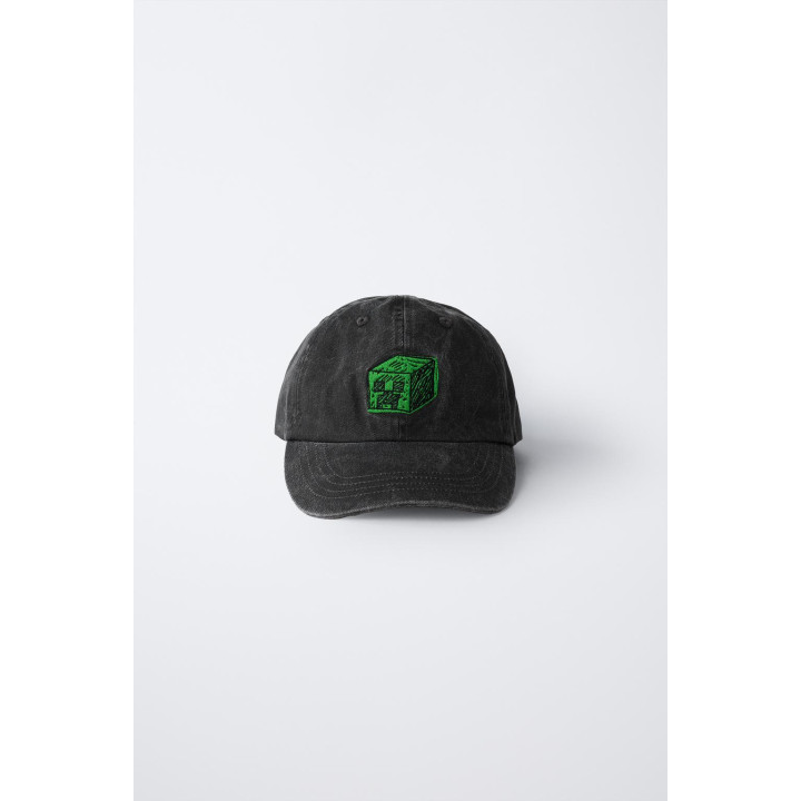 КЕПКА С ЭФФЕКТОМ ПОТЕРТОСТИ И ВЫШИВКОЙ MINECRAFT © MOJANG AB. ™