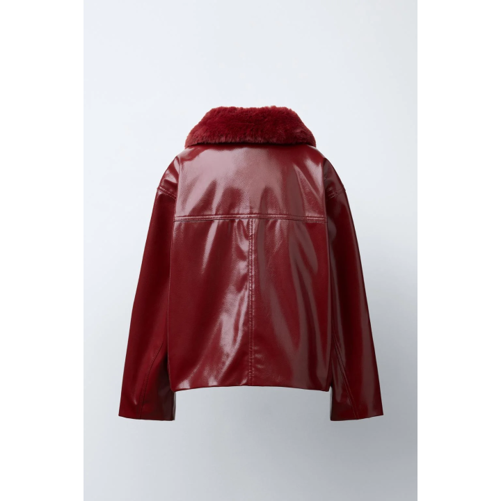 КУРТКА ИЗ ЛАКИРОВАННОЙ ТКАНИ СО СЪЕМНЫМ ВОРОТНИКОМ