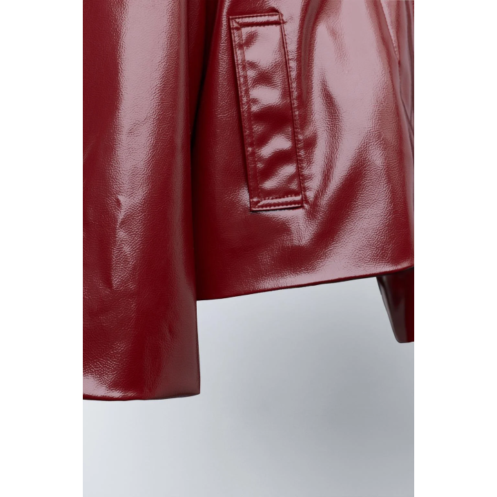 КУРТКА ИЗ ЛАКИРОВАННОЙ ТКАНИ СО СЪЕМНЫМ ВОРОТНИКОМ