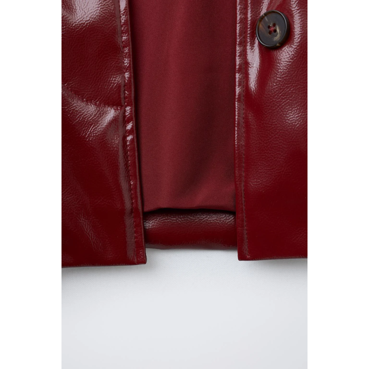 КУРТКА ИЗ ЛАКИРОВАННОЙ ТКАНИ СО СЪЕМНЫМ ВОРОТНИКОМ