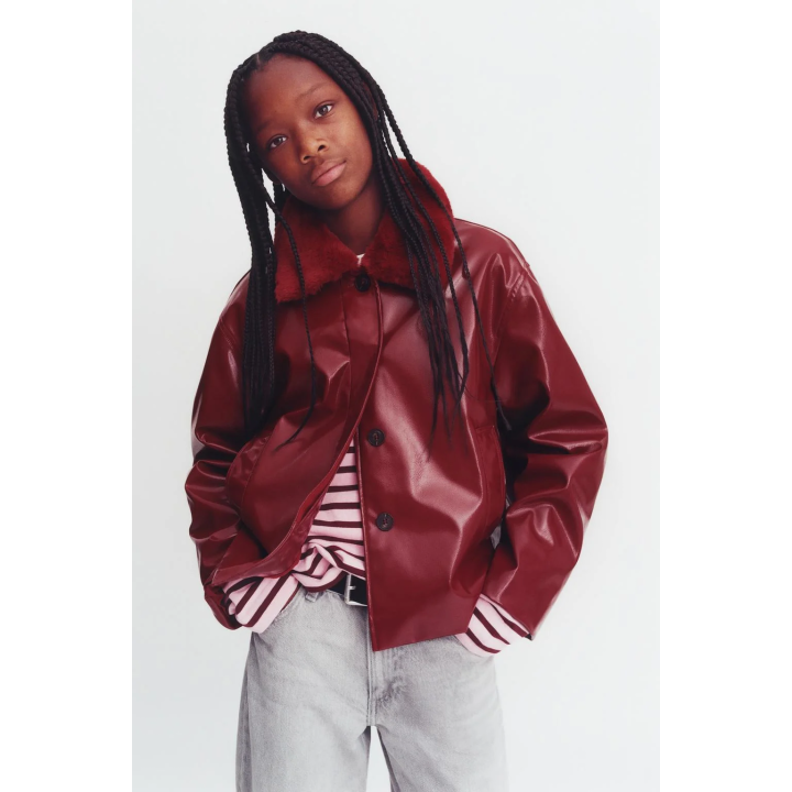 КУРТКА ИЗ ЛАКИРОВАННОЙ ТКАНИ СО СЪЕМНЫМ ВОРОТНИКОМ