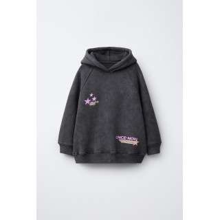 ТОЛСТОВКА С ЭФФЕКТОМ ПОТЕРТОСТИ С КАПЮШОНОМ И ТЕКСТОМ