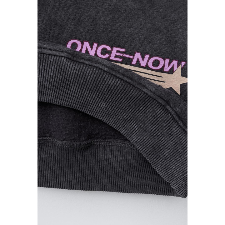 ТОЛСТОВКА С ЭФФЕКТОМ ПОТЕРТОСТИ С КАПЮШОНОМ И ТЕКСТОМ