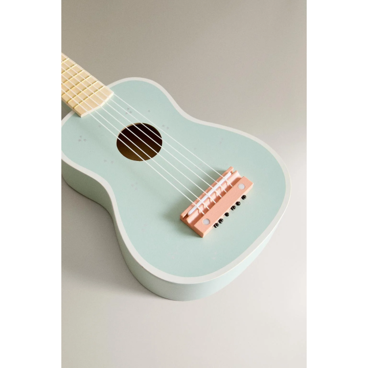 Детская игрушечная гитара