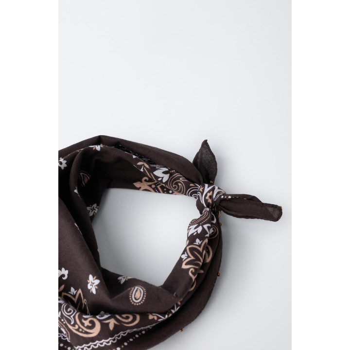 КВАДРАТНАЯ БАНДАНА С ПРИНТОМ