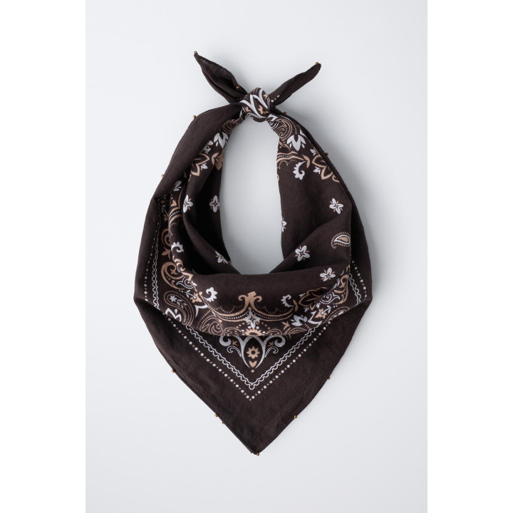 КВАДРАТНАЯ БАНДАНА С ПРИНТОМ