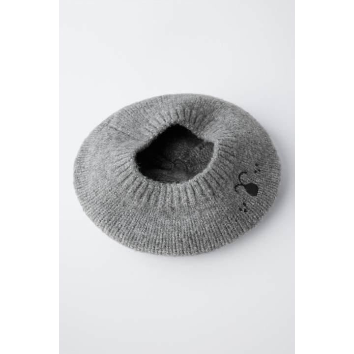 ТРИКОТАЖНЫЙ БЕРЕТ С ВЫШИВКОЙ И УШАМИ