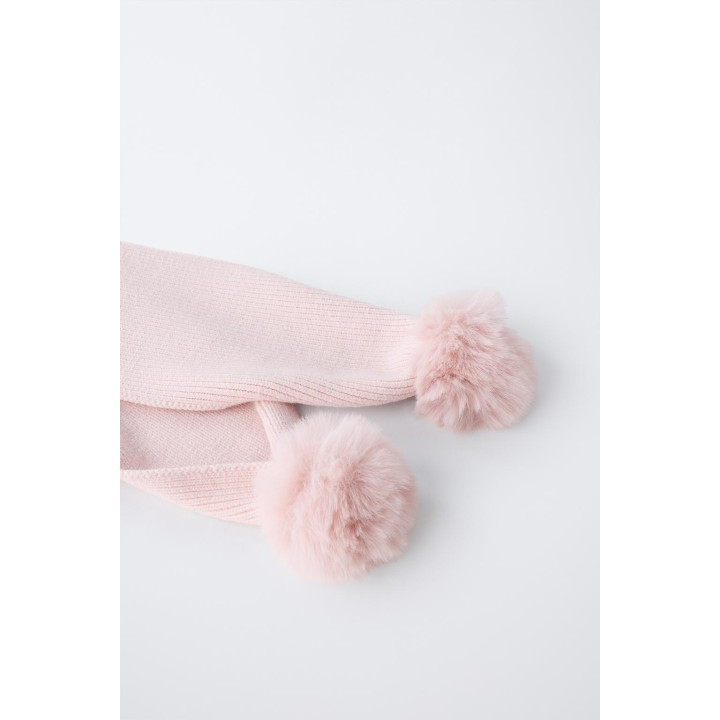 Вязанный шарф с помпонами