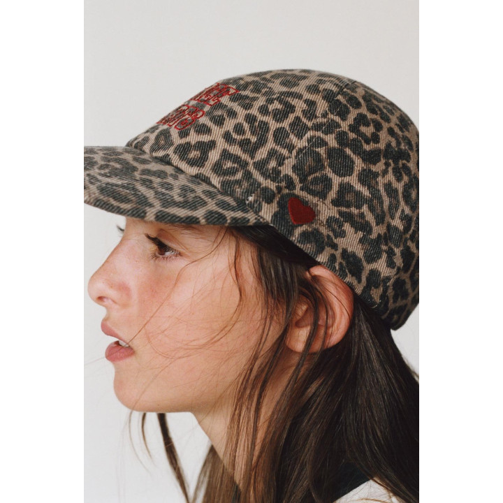 Кепка с вышивкой в виде животных