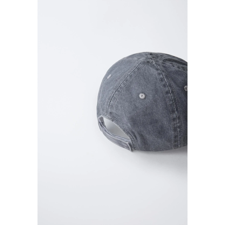 ДЖИНСОВАЯ КЕПКА С ВЫШИТОЙ НАДПИСЬЮ