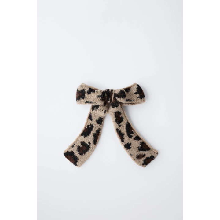 РЕЗИНКА ДЛЯ ВОЛОС С ВЯЗАНЫМ БАНТОМ И АНИМАЛИСТИЧЕСКИМ ПРИНТОМ