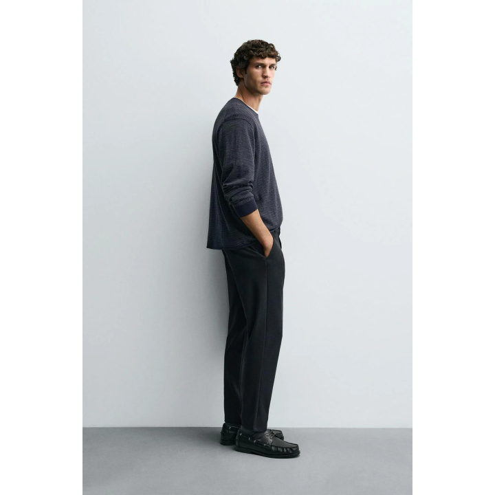 БРЮКИ КОМФОРТНОЙ ПОСАДКИ ИЗ РЕЛЬЕФНОЙ ТКАНИ