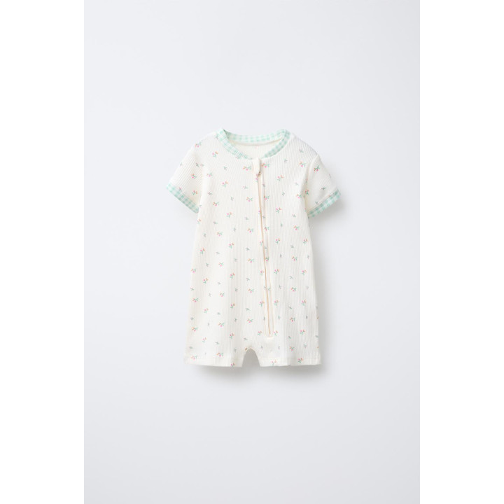 Две пижамы-комбинезона в клетку и с цветочным принтом