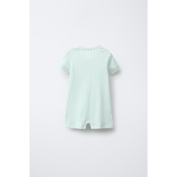 Две пижамы-комбинезона в клетку и с цветочным принтом