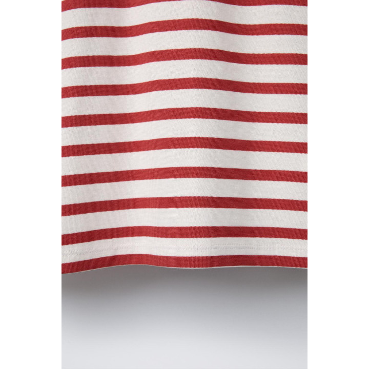 ФУТБОЛКА В ПОЛОСКУ С НАШИВКОЙ