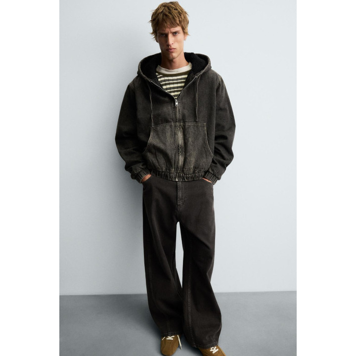 ДЖИНСОВАЯ КУРТКА С КАПЮШОНОМ И ОТДЕЛКОЙ ИЗ ИСКУССТВЕННОЙ ОВЧИНЫ