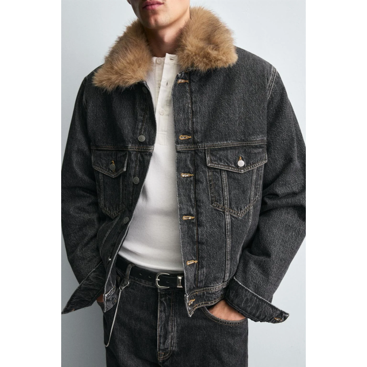 Джинсовая куртка с воротником из искусственного меха