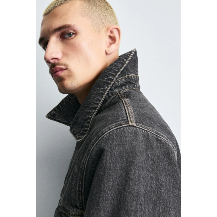 Джинсовая куртка с воротником из искусственного меха