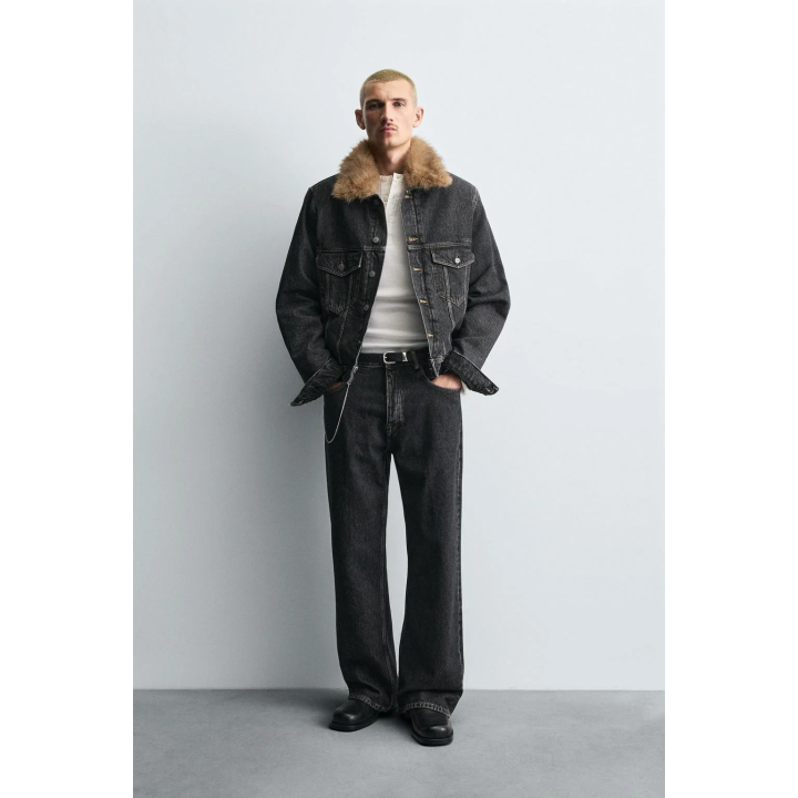 Джинсовая куртка с воротником из искусственного меха
